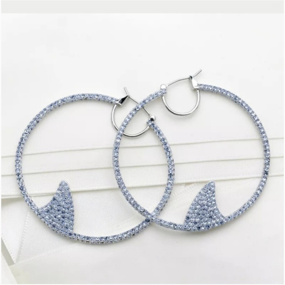 Women's Silver-tone Pavé Shark Fin Hoop Earrings - Picture 6 of 7